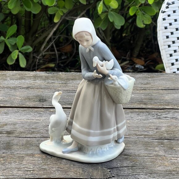 Vintage Lladro #4568 Shepherdess with Ducks Woman Girl Porcelain Figurine Spain - Picture 1 of 8